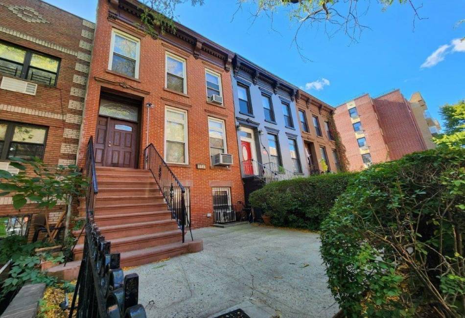 964 Gates Avenue, Brooklyn, New York 11221, 3 Bedrooms Bedrooms, ,2 BathroomsBathrooms,Residential,For Sale,Gates,486923