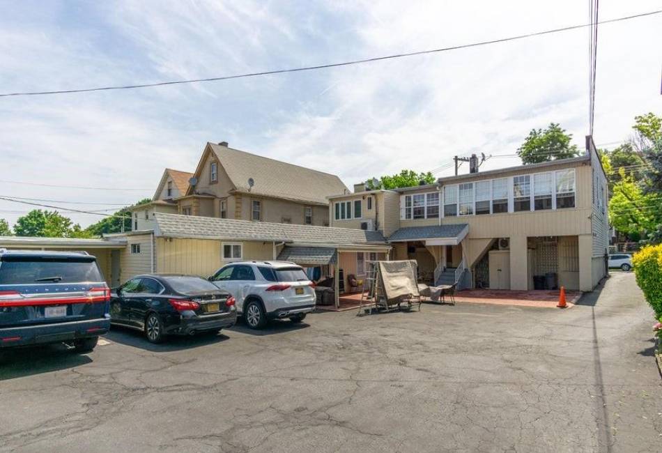 355 Victory Boulevard, Staten Island, New York 10301, ,Mixed Use,For Sale,Victory,486925