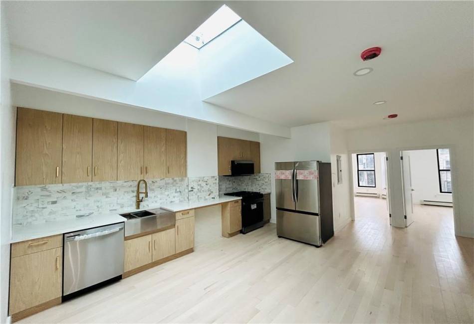 385 Cornelia Street, Brooklyn, New York 11237, 6 Bedrooms Bedrooms, ,6 BathroomsBathrooms,Residential,For Sale,Cornelia,486922