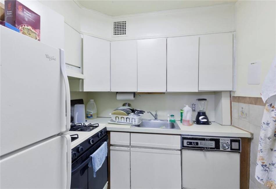 2802 Cropsey Avenue, Brooklyn, New York 11214, 1 Bedroom Bedrooms, ,1 BathroomBathrooms,Residential,For Sale,Cropsey,486932