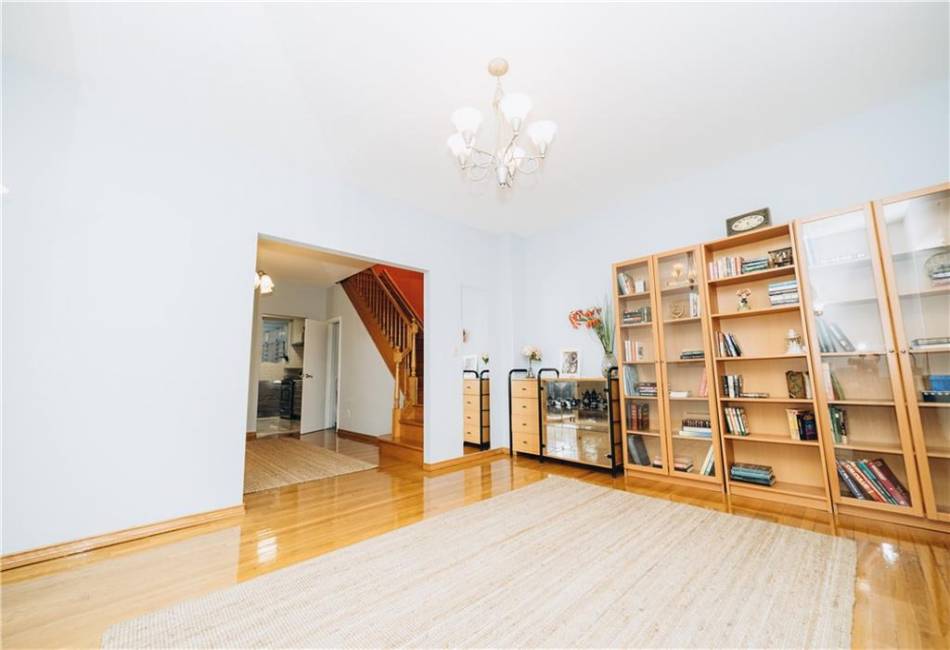 82 West End Avenue, Brooklyn, New York 11235, 2 Bedrooms Bedrooms, ,3 BathroomsBathrooms,Residential,For Sale,West End,486933