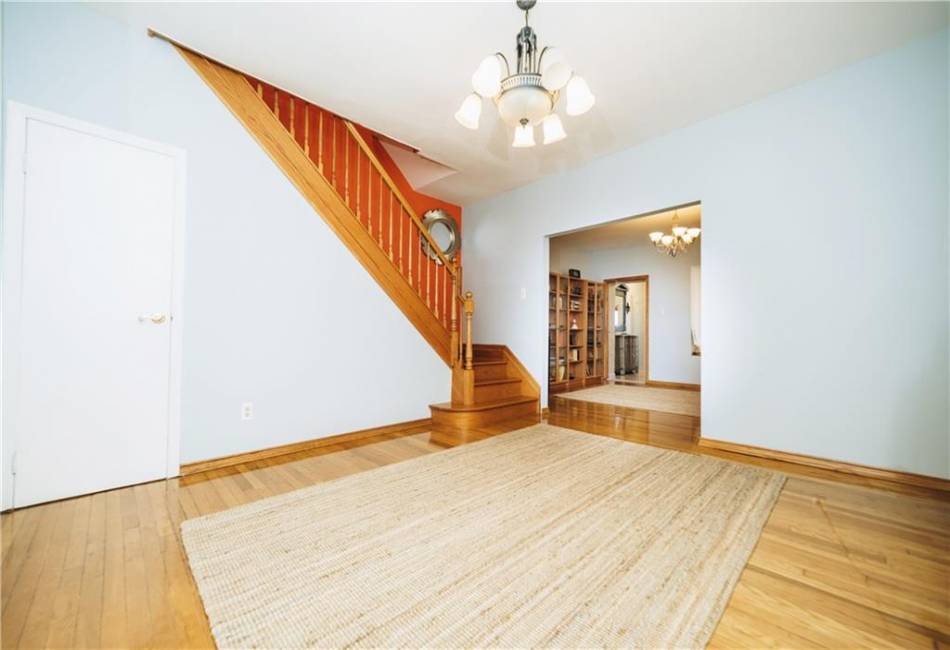 82 West End Avenue, Brooklyn, New York 11235, 2 Bedrooms Bedrooms, ,3 BathroomsBathrooms,Residential,For Sale,West End,486933