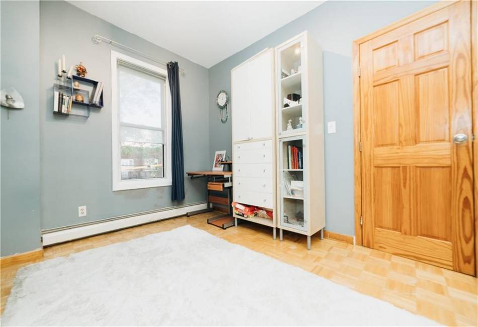 82 West End Avenue, Brooklyn, New York 11235, 2 Bedrooms Bedrooms, ,3 BathroomsBathrooms,Residential,For Sale,West End,486933