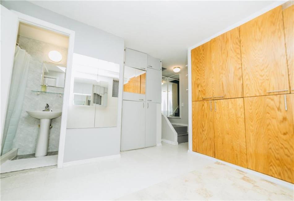 82 West End Avenue, Brooklyn, New York 11235, 2 Bedrooms Bedrooms, ,3 BathroomsBathrooms,Residential,For Sale,West End,486933