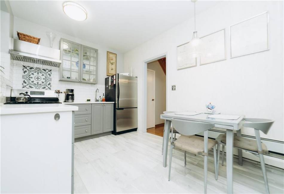 82 West End Avenue, Brooklyn, New York 11235, 2 Bedrooms Bedrooms, ,3 BathroomsBathrooms,Residential,For Sale,West End,486933