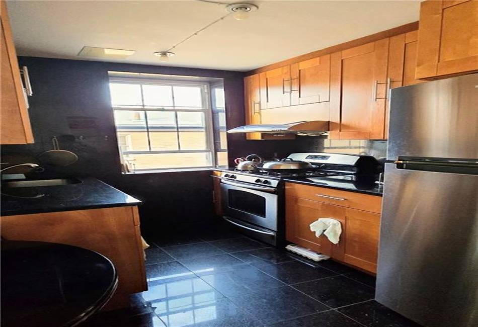 69 Bay 20th Street, Brooklyn, New York 11214, 2 Bedrooms Bedrooms, ,2 BathroomsBathrooms,Residential,For Sale,Bay 20th,486934