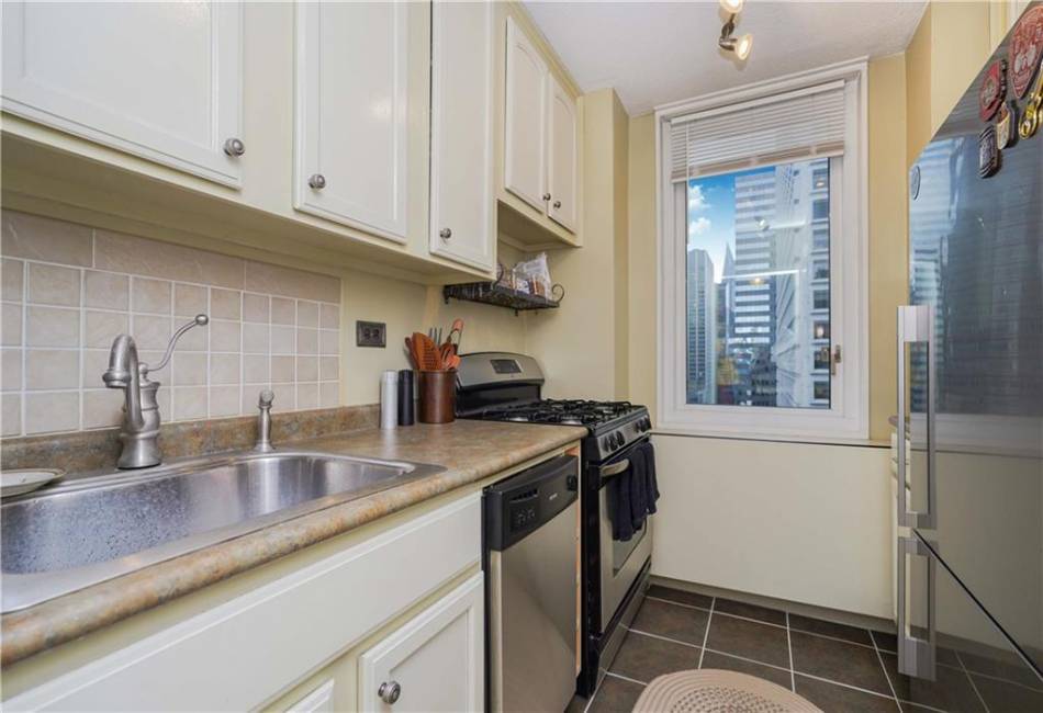 245 54th Street, Manhattan, New York 10022, 1 Bedroom Bedrooms, ,1 BathroomBathrooms,Residential,For Sale,54th,486955