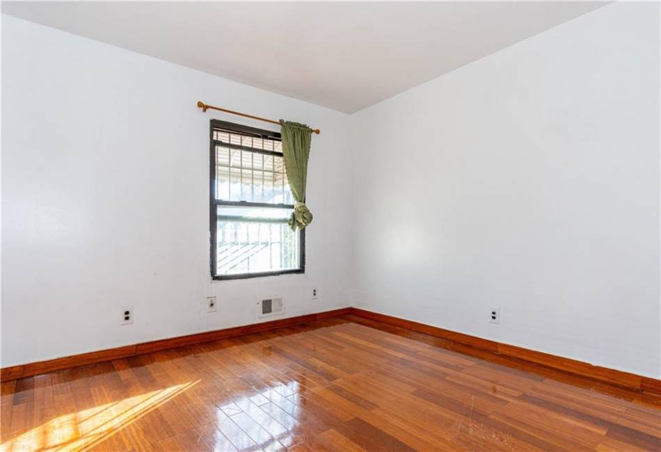 3126 Neptune Avenue, Brooklyn, New York 11224, 3 Bedrooms Bedrooms, ,1.5 BathroomsBathrooms,Residential,For Sale,Neptune,486985