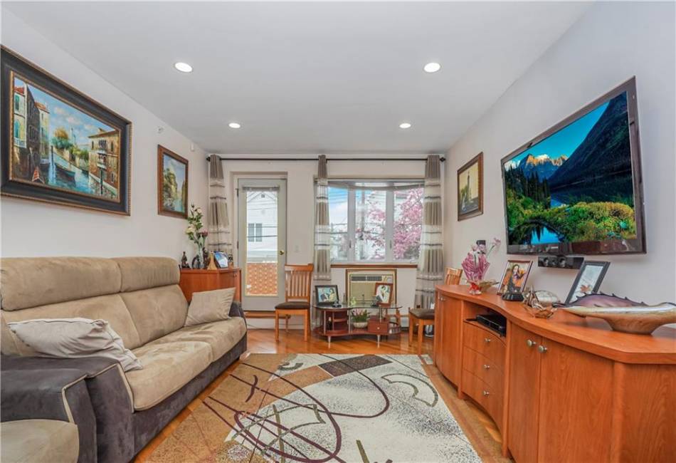 1733 Ocean Avenue, Brooklyn, New York 11230, 2 Bedrooms Bedrooms, ,2 BathroomsBathrooms,Residential,For Sale,Ocean,486992