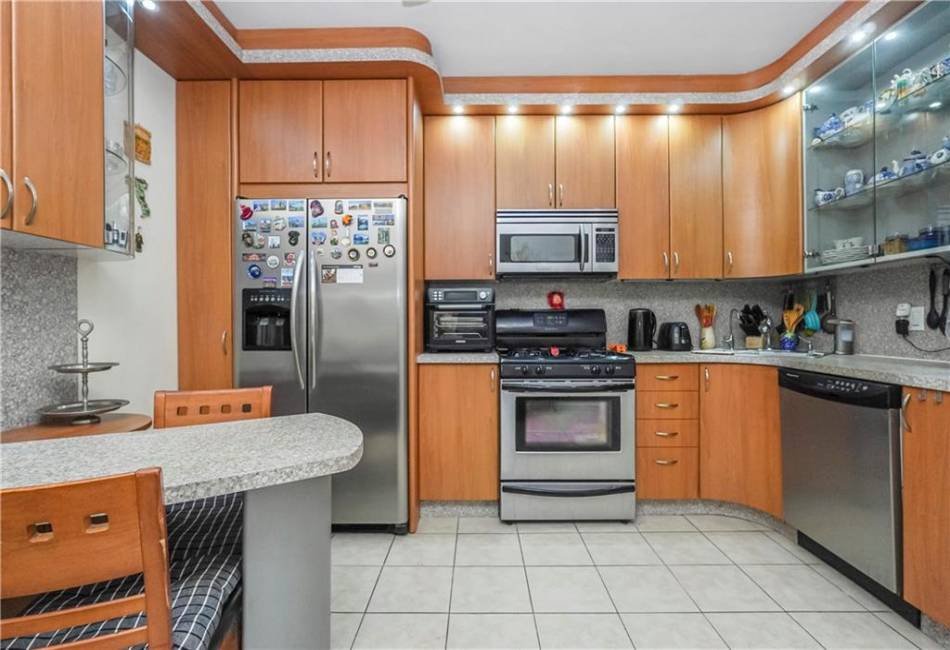 1733 Ocean Avenue, Brooklyn, New York 11230, 2 Bedrooms Bedrooms, ,2 BathroomsBathrooms,Residential,For Sale,Ocean,486992