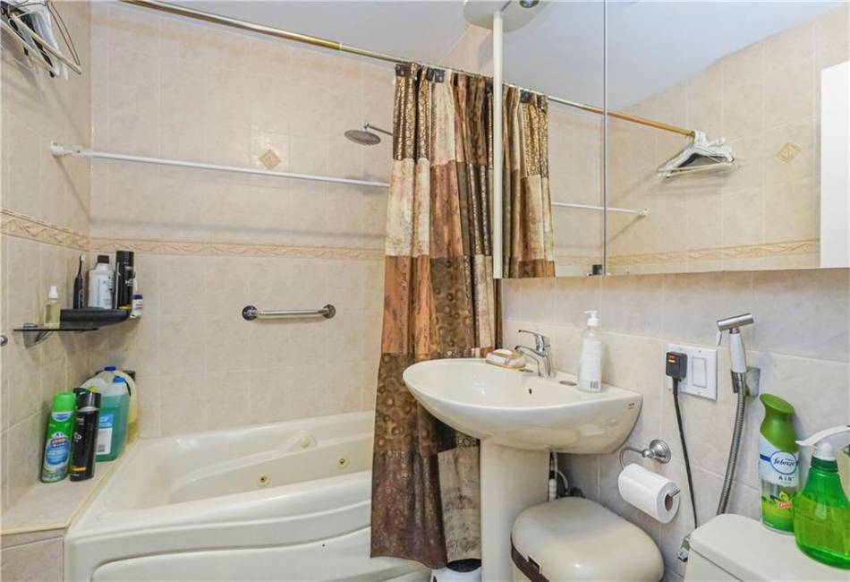 1733 Ocean Avenue, Brooklyn, New York 11230, 2 Bedrooms Bedrooms, ,2 BathroomsBathrooms,Residential,For Sale,Ocean,486992