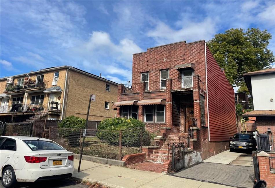 23 Seeley Street, Brooklyn, New York 11218, 5 Bedrooms Bedrooms, ,Residential,For Sale,Seeley,486995