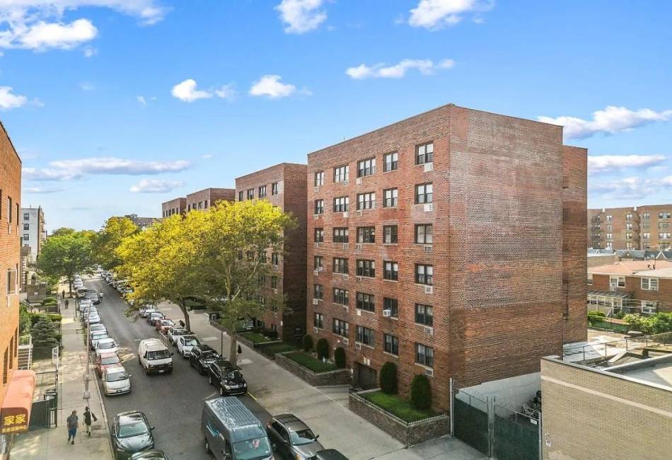 30 Bay 29th Street, Brooklyn, New York 11214, 2 Bedrooms Bedrooms, ,1.5 BathroomsBathrooms,Residential,For Sale,Bay 29th,487022