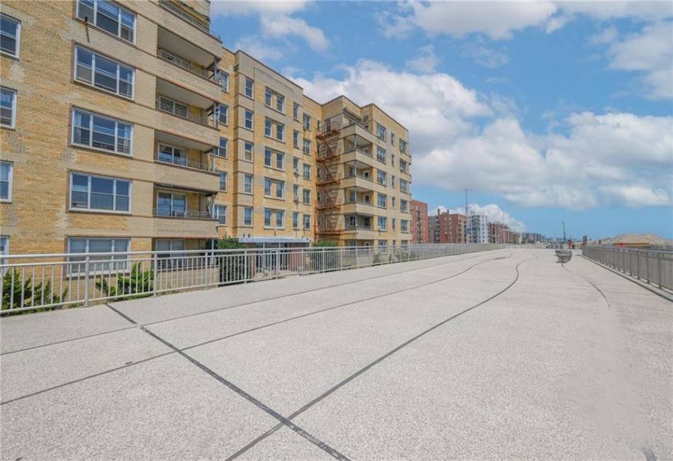 121-16 Ocean Promenade Street, Rockaway Park, New York 11694, 1 Bedroom Bedrooms, ,1 BathroomBathrooms,Residential,For Sale,Ocean Promenade,487026