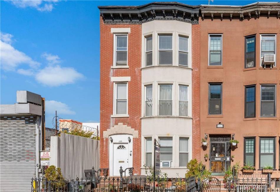 239 7th Street, Brooklyn, New York 11215, 7 Bedrooms Bedrooms, ,3 BathroomsBathrooms,Residential,For Sale,7th,487032