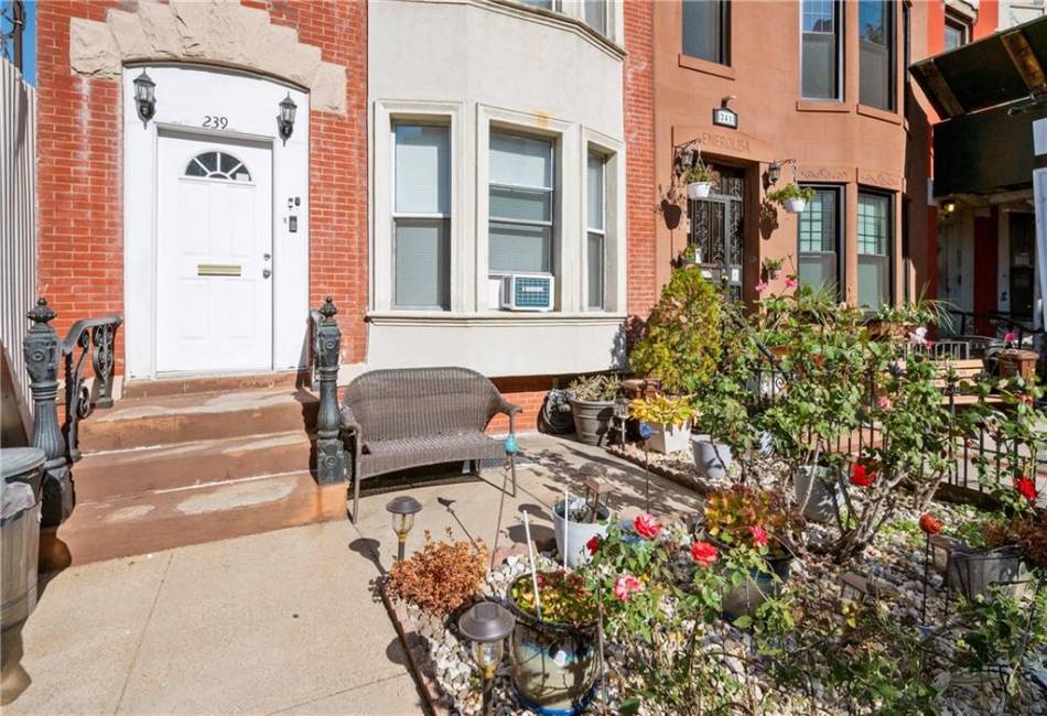 239 7th Street, Brooklyn, New York 11215, 7 Bedrooms Bedrooms, ,3 BathroomsBathrooms,Residential,For Sale,7th,487032