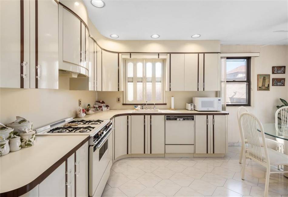 159 Hastings Street, Brooklyn, New York 11235, 5 Bedrooms Bedrooms, ,Residential,For Sale,Hastings,487034