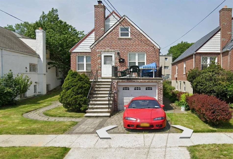 2537 Young Avenue, Bronx, New York 10469, 5 Bedrooms Bedrooms, ,3 BathroomsBathrooms,Residential,For Sale,Young,487047