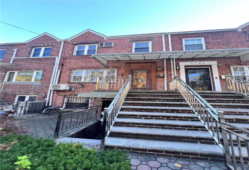 3708 Shore Parkway, Brooklyn, New York 11235, 3 Bedrooms Bedrooms, ,3 BathroomsBathrooms,Residential,For Sale,Shore,487060