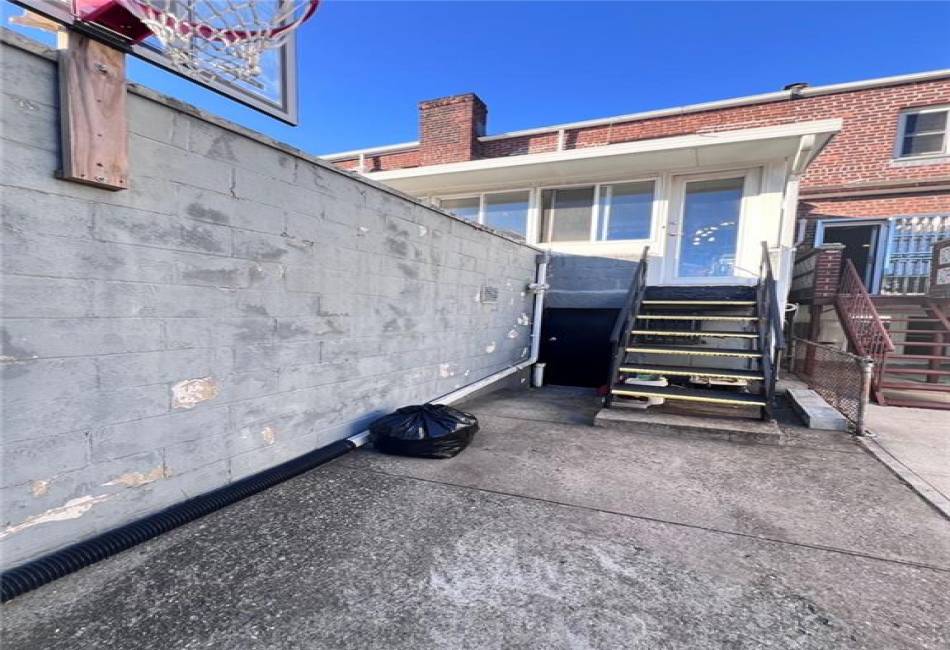 3708 Shore Parkway, Brooklyn, New York 11235, 3 Bedrooms Bedrooms, ,3 BathroomsBathrooms,Residential,For Sale,Shore,487060