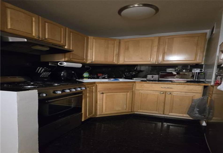 2815 Ocean Parkway, Brooklyn, New York 11235, 1 Bedroom Bedrooms, ,1 BathroomBathrooms,Residential,For Sale,Ocean,487023