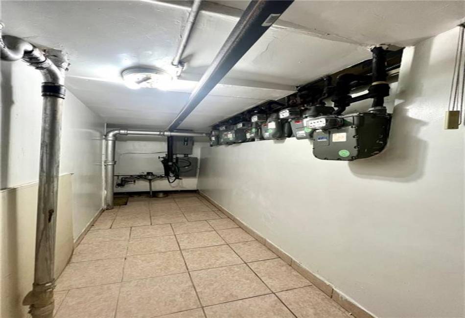 688 Rogers Avenue, Brooklyn, New York 11226, 9 Bedrooms Bedrooms, ,7 BathroomsBathrooms,Residential,For Sale,Rogers,487038