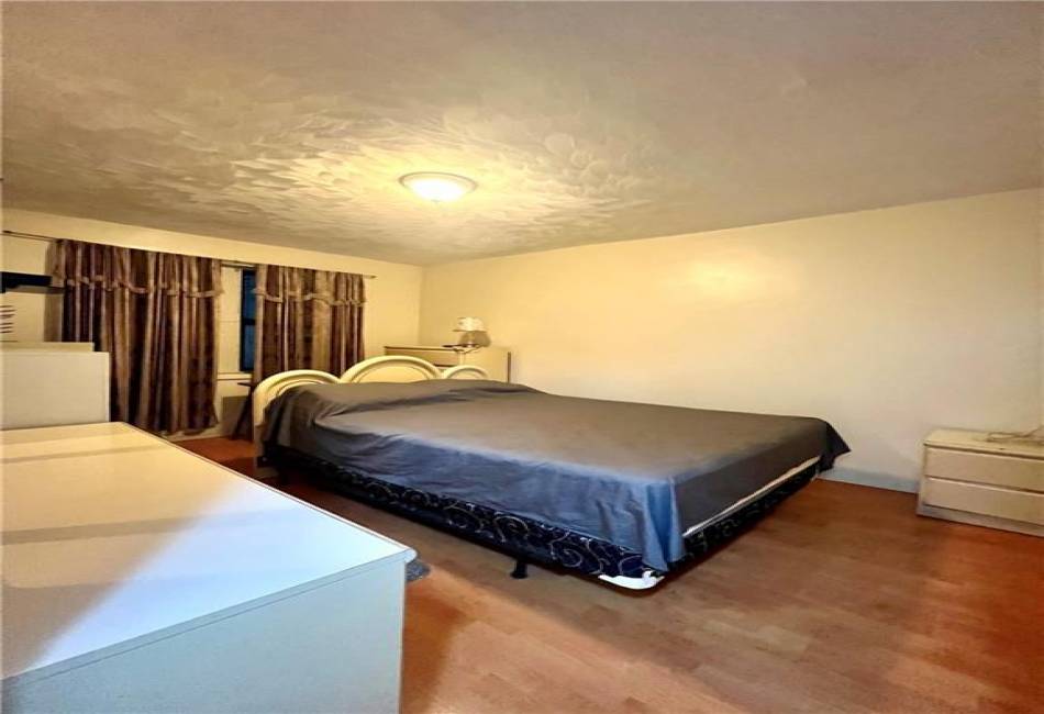 688 Rogers Avenue, Brooklyn, New York 11226, 9 Bedrooms Bedrooms, ,7 BathroomsBathrooms,Residential,For Sale,Rogers,487038