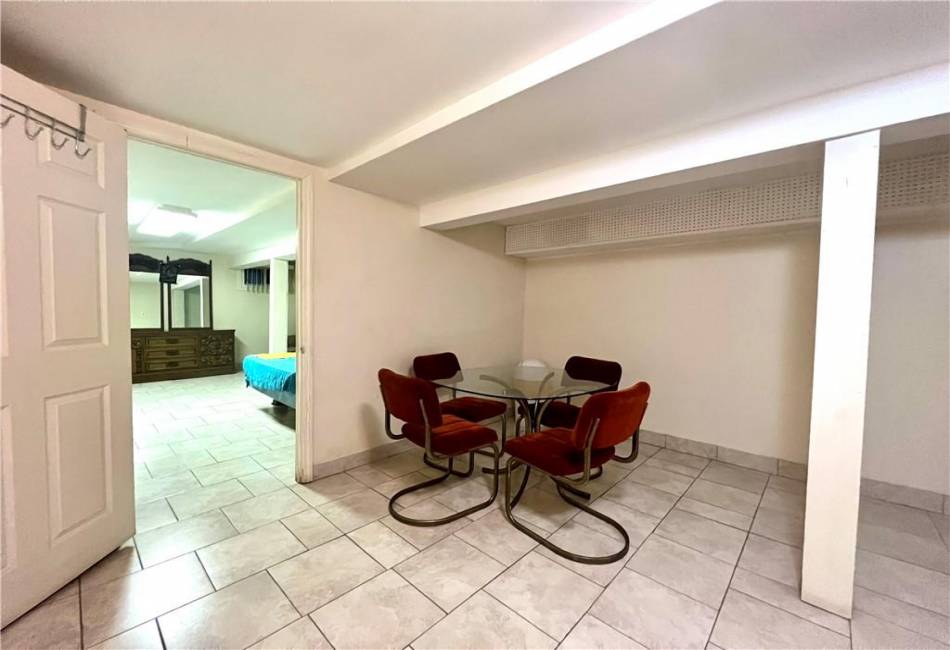 688 Rogers Avenue, Brooklyn, New York 11226, 9 Bedrooms Bedrooms, ,7 BathroomsBathrooms,Residential,For Sale,Rogers,487038