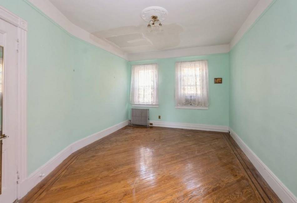 220 92nd Street, Brooklyn, New York 11209, 5 Bedrooms Bedrooms, ,1 BathroomBathrooms,Residential,For Sale,92nd,487118