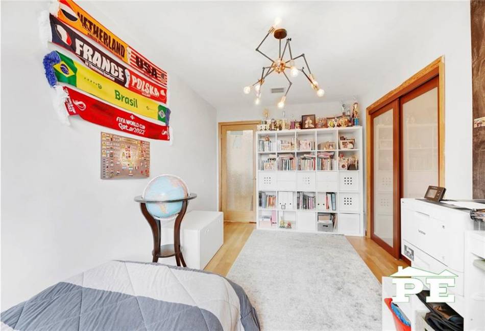 2642 7th Street, Brooklyn, New York 11235, 5 Bedrooms Bedrooms, ,4 BathroomsBathrooms,Residential,For Sale,7th,477124