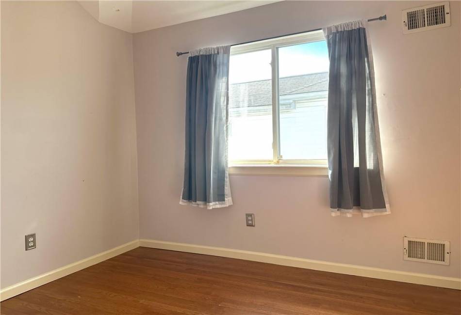 523 Lynn Street, Staten Island, New York 10306, 3 Bedrooms Bedrooms, ,1.5 BathroomsBathrooms,Residential,For Sale,Lynn,487113