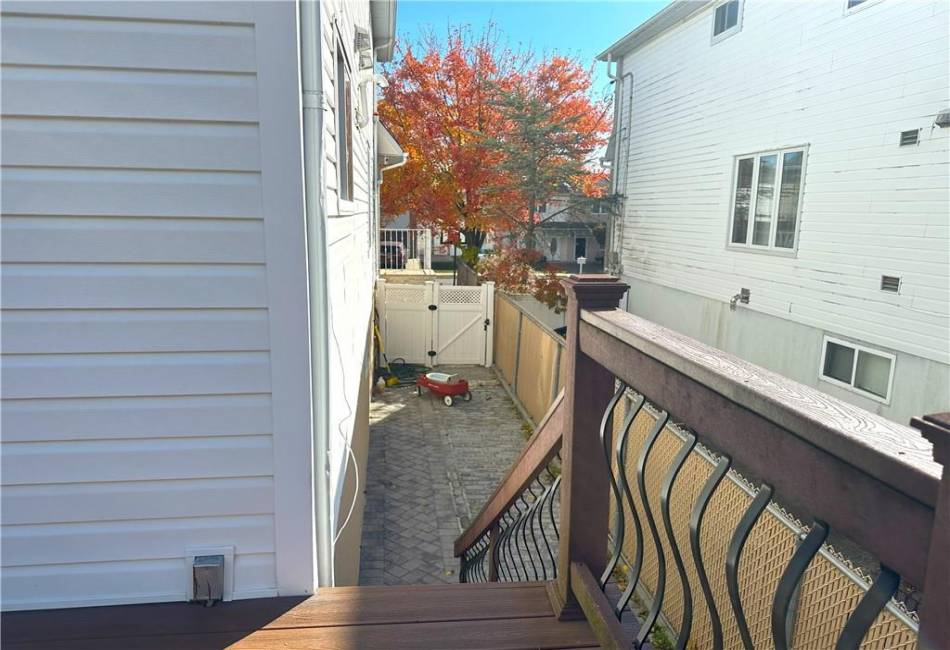 523 Lynn Street, Staten Island, New York 10306, 3 Bedrooms Bedrooms, ,1.5 BathroomsBathrooms,Residential,For Sale,Lynn,487113