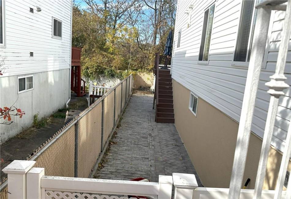 523 Lynn Street, Staten Island, New York 10306, 3 Bedrooms Bedrooms, ,1.5 BathroomsBathrooms,Residential,For Sale,Lynn,487113