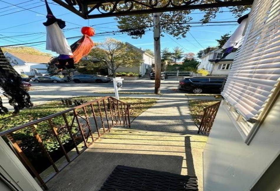 69 Wadsworth Avenue, Staten Island, New York 10305, 3 Bedrooms Bedrooms, ,1 BathroomBathrooms,Residential,For Sale,Wadsworth,487165