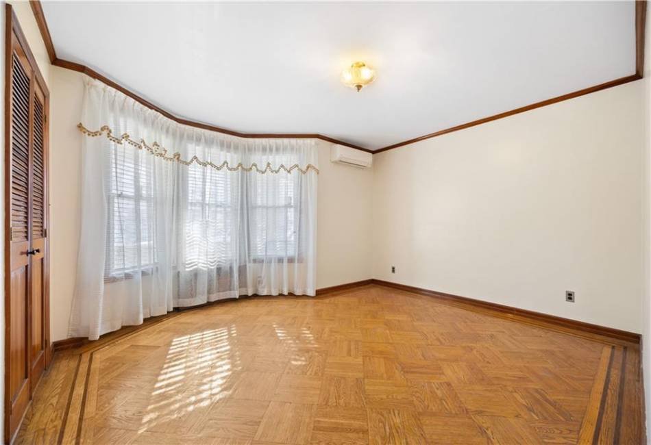 130 Bay 14th Street, Brooklyn, New York 11214, 6 Bedrooms Bedrooms, ,4 BathroomsBathrooms,Residential,For Sale,Bay 14th,487169