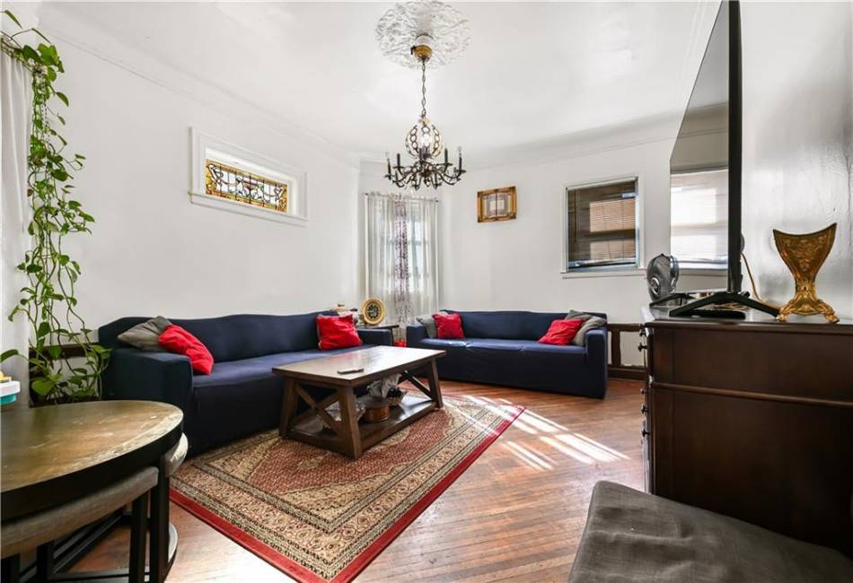 682 Argyle Road, Brooklyn, New York 11230, 8 Bedrooms Bedrooms, ,4 BathroomsBathrooms,Residential,For Sale,Argyle,487189