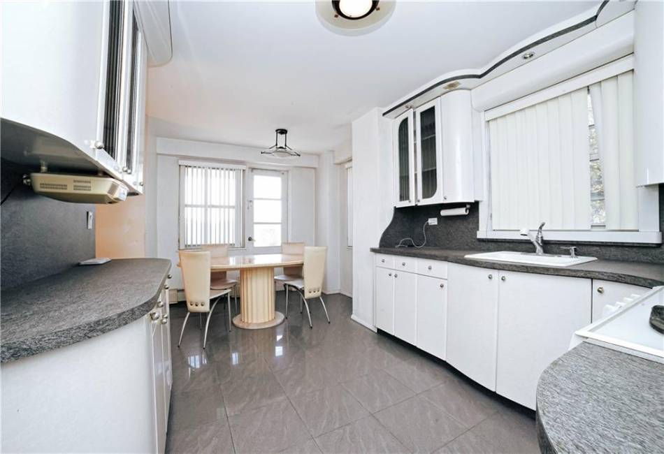 2483 West 16th Street, Brooklyn, New York 11214, 3 Bedrooms Bedrooms, ,2 BathroomsBathrooms,Residential,For Sale,West 16th,487212