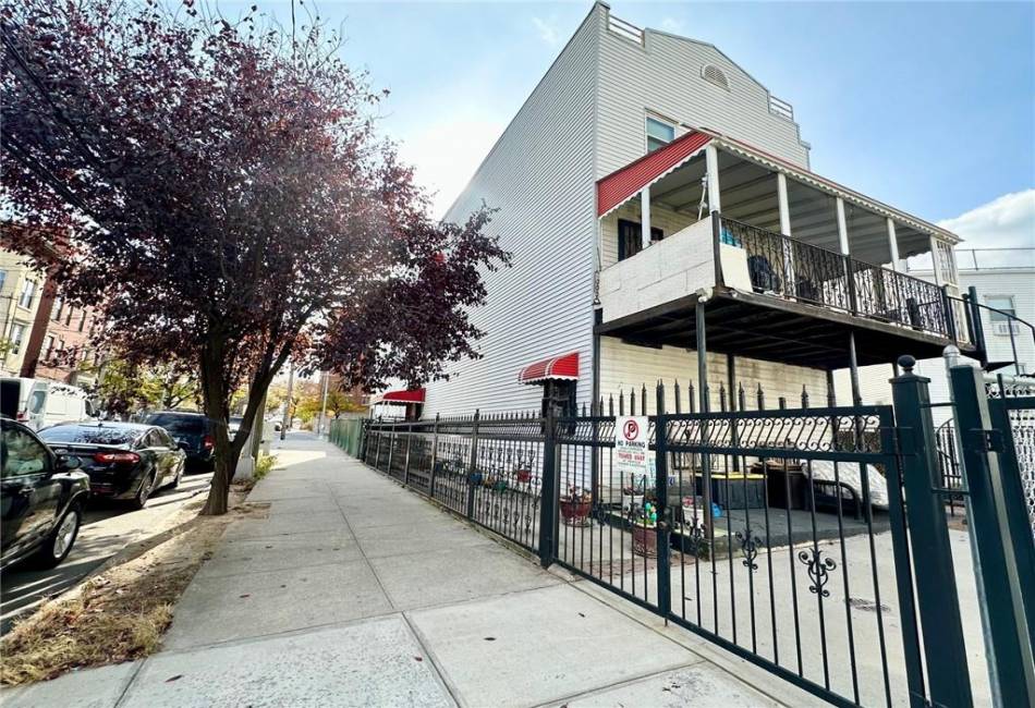 1127 Fox Street, Bronx, New York 10495, 5 Bedrooms Bedrooms, ,Residential,For Sale,Fox,487225