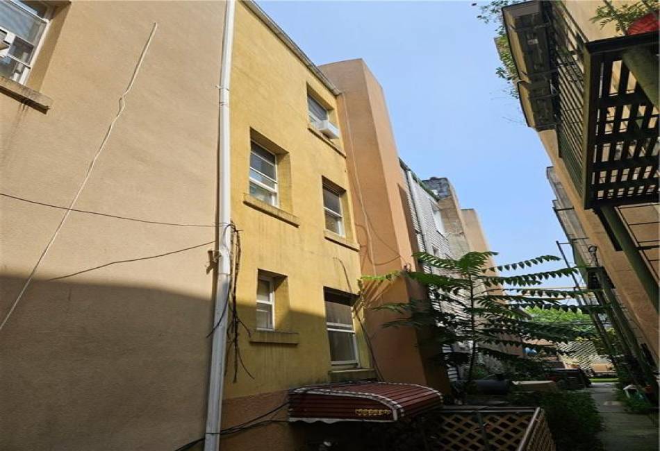 155A End Avenue, Brooklyn, New York 11235, 4 Bedrooms Bedrooms, ,Residential,For Sale,End,487242