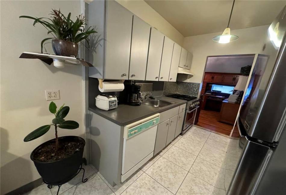 100 Avenue P, Brooklyn, New York 11204, 2 Bedrooms Bedrooms, ,1 BathroomBathrooms,Residential,For Sale,Avenue P,485053