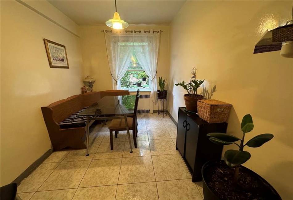 100 Avenue P, Brooklyn, New York 11204, 2 Bedrooms Bedrooms, ,1 BathroomBathrooms,Residential,For Sale,Avenue P,485053