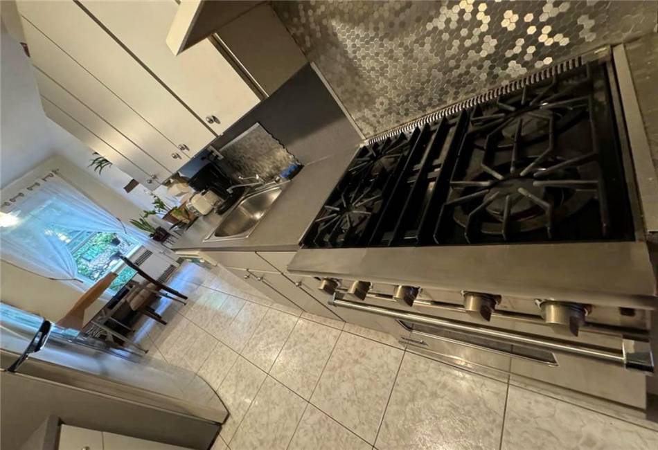 100 Avenue P, Brooklyn, New York 11204, 2 Bedrooms Bedrooms, ,1 BathroomBathrooms,Residential,For Sale,Avenue P,485053