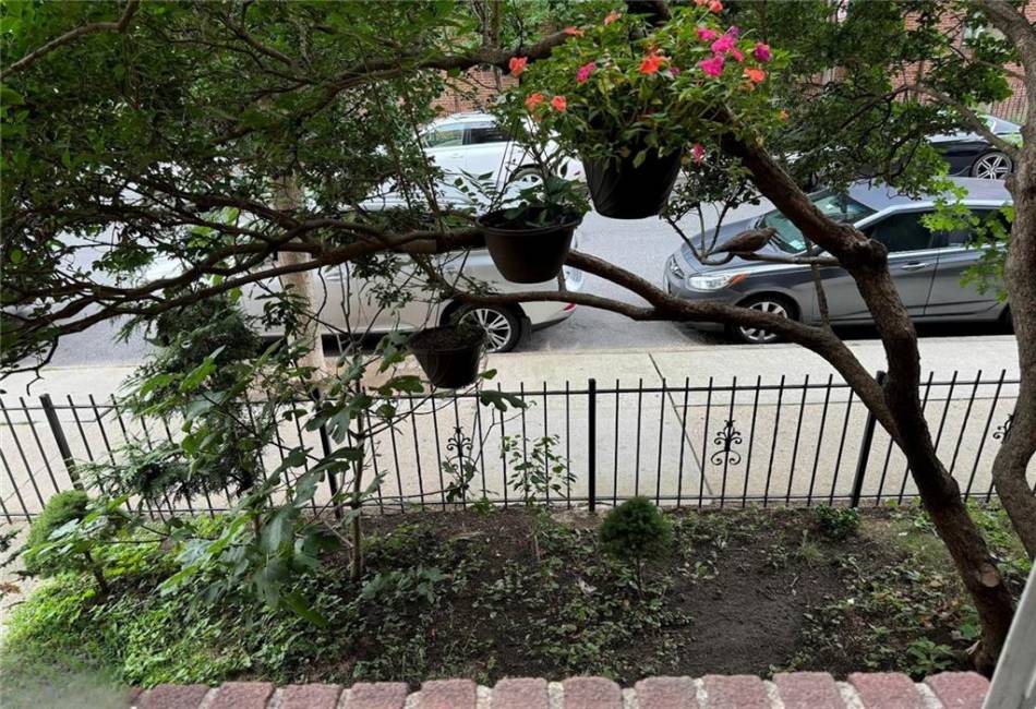 100 Avenue P, Brooklyn, New York 11204, 2 Bedrooms Bedrooms, ,1 BathroomBathrooms,Residential,For Sale,Avenue P,485053