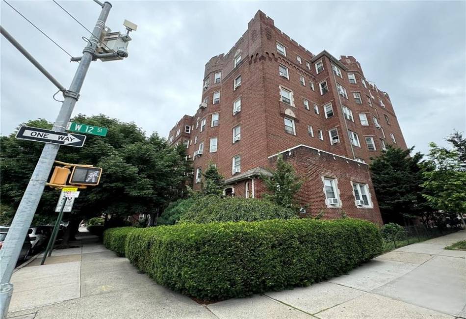 100 Avenue P, Brooklyn, New York 11204, 2 Bedrooms Bedrooms, ,1 BathroomBathrooms,Residential,For Sale,Avenue P,485053