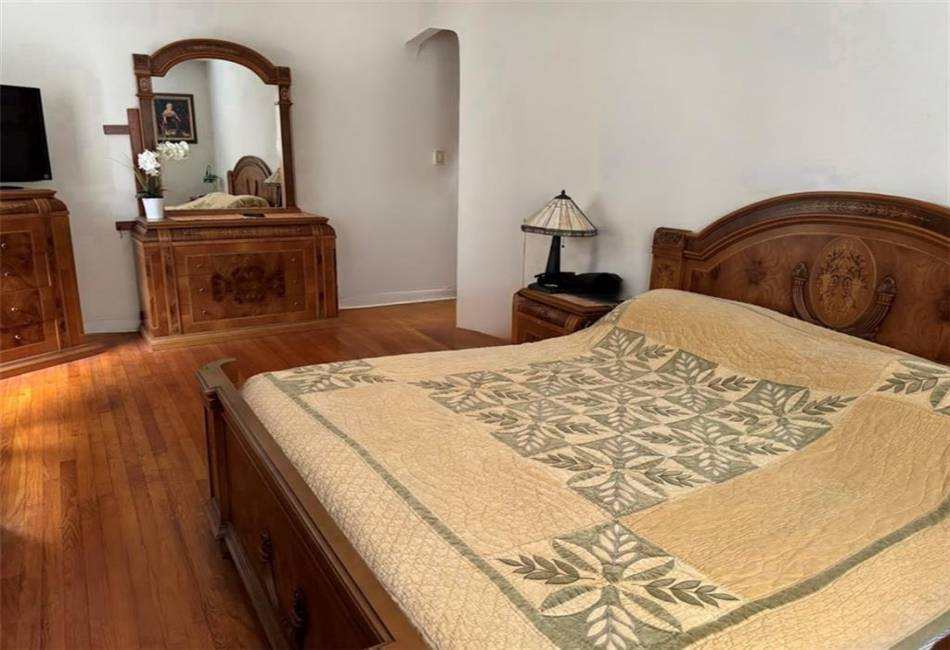 100 Avenue P, Brooklyn, New York 11204, 2 Bedrooms Bedrooms, ,1 BathroomBathrooms,Residential,For Sale,Avenue P,485053