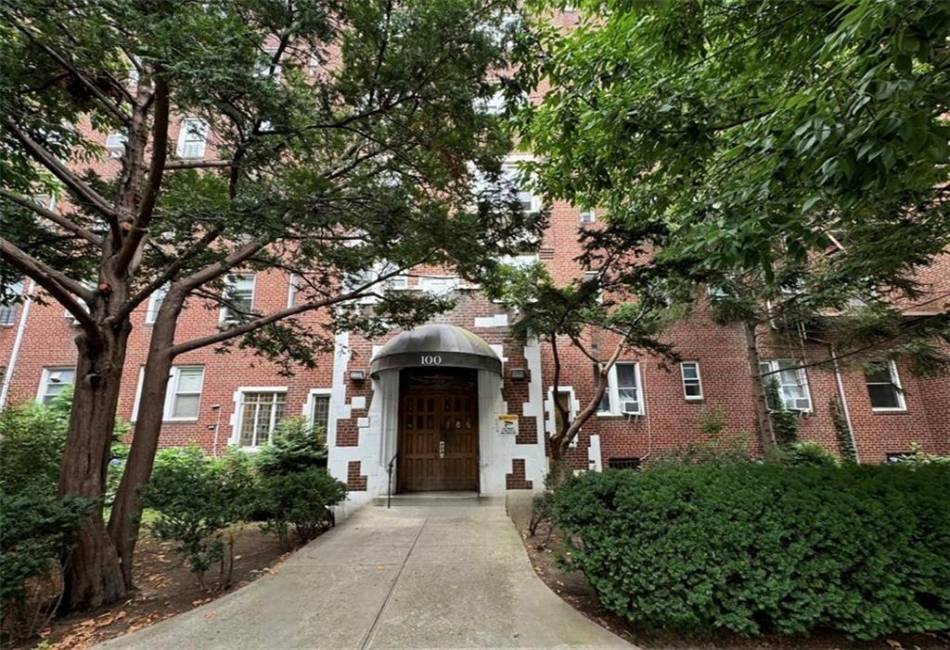 100 Avenue P, Brooklyn, New York 11204, 2 Bedrooms Bedrooms, ,1 BathroomBathrooms,Residential,For Sale,Avenue P,485053