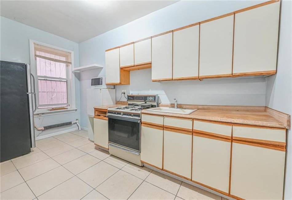 2975 Ocean Parkway, Brooklyn, New York 11235, 10 Bedrooms Bedrooms, ,3 BathroomsBathrooms,Residential,For Sale,Ocean,487114