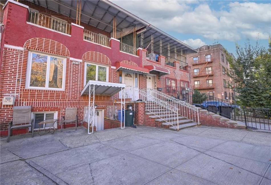 2975 Ocean Parkway, Brooklyn, New York 11235, 10 Bedrooms Bedrooms, ,3 BathroomsBathrooms,Residential,For Sale,Ocean,487114