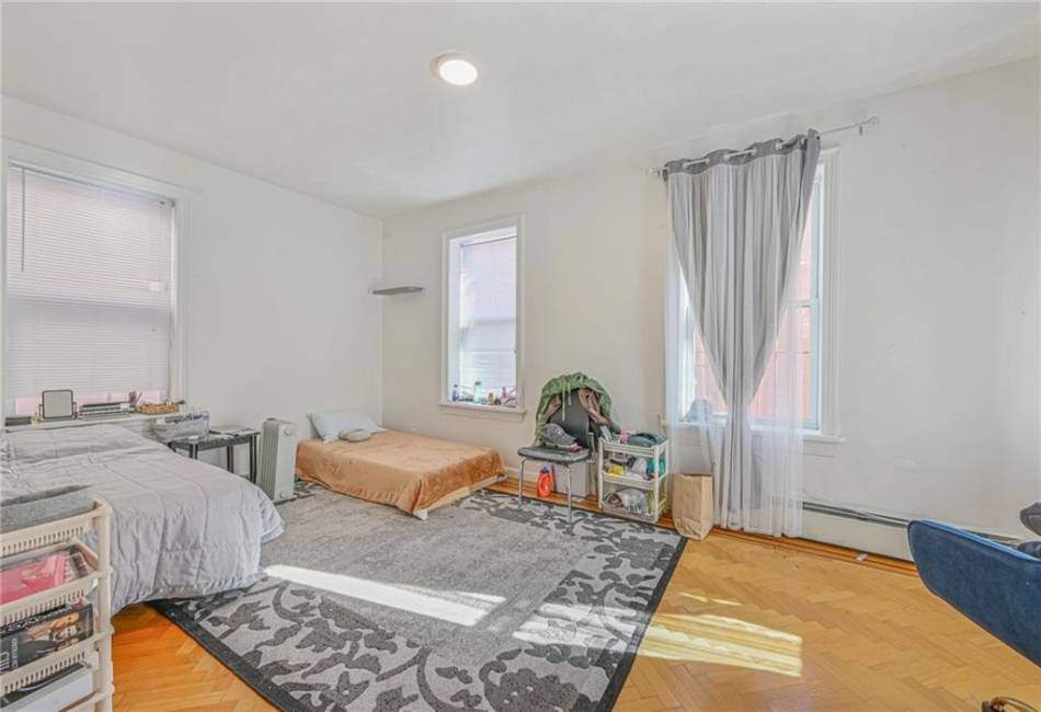 2975 Ocean Parkway, Brooklyn, New York 11235, 10 Bedrooms Bedrooms, ,3 BathroomsBathrooms,Residential,For Sale,Ocean,487114