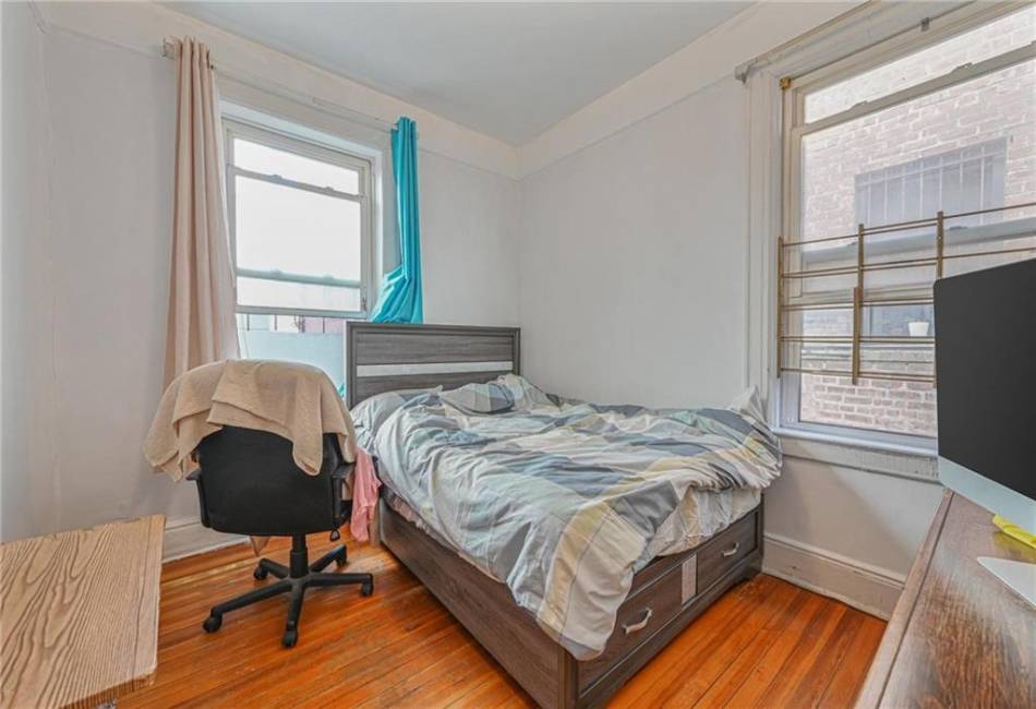 2979 Ocean Parkway, Brooklyn, New York 11235, 6 Bedrooms Bedrooms, ,3 BathroomsBathrooms,Residential,For Sale,Ocean,487147